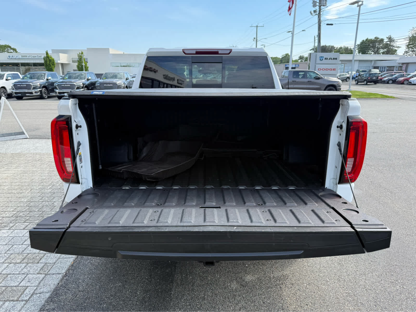 Used 2019 GMC Sierra 1500 SLT w/ SLT Premium Plus Package AWD/4WD image 9