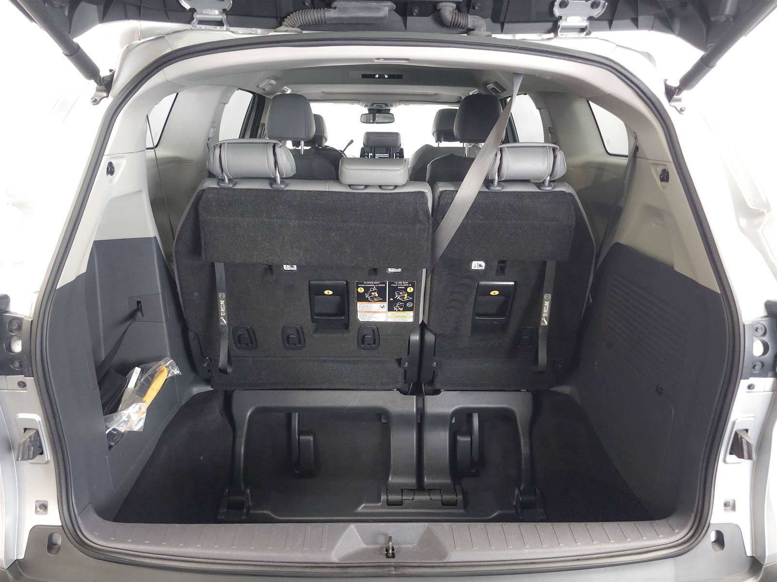 Certified 2024 Toyota Sienna XLE FWD image 12