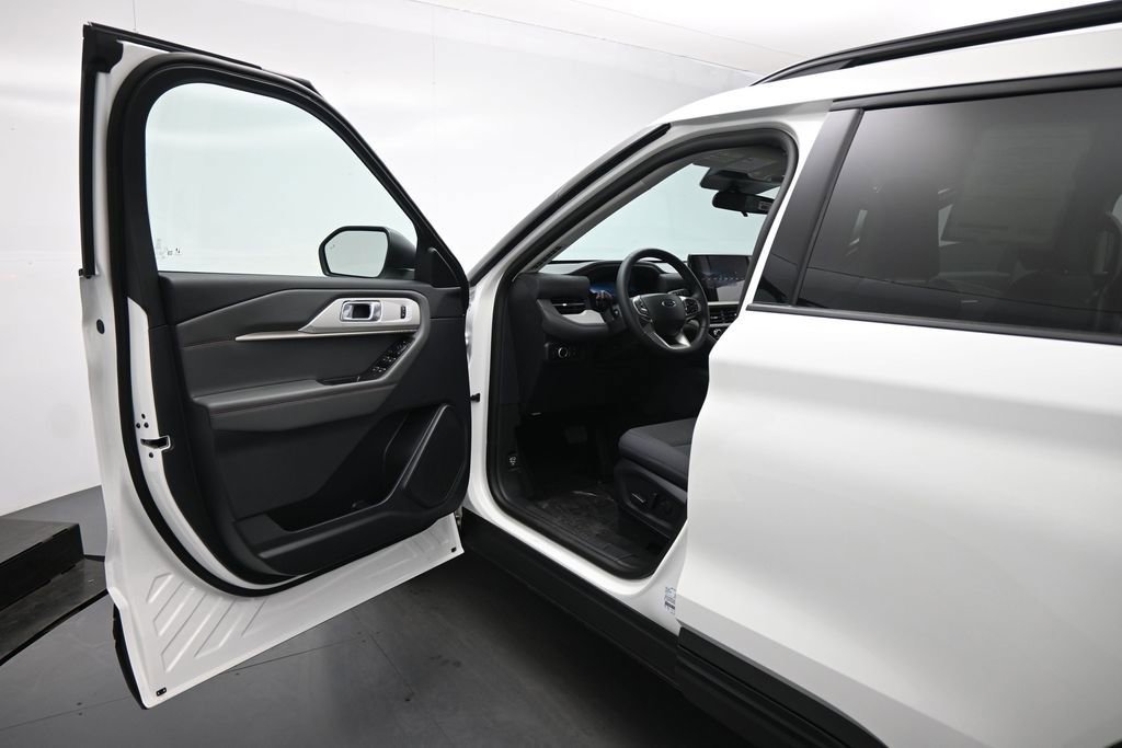 New 2026 Ford Explorer Active RWD image 8