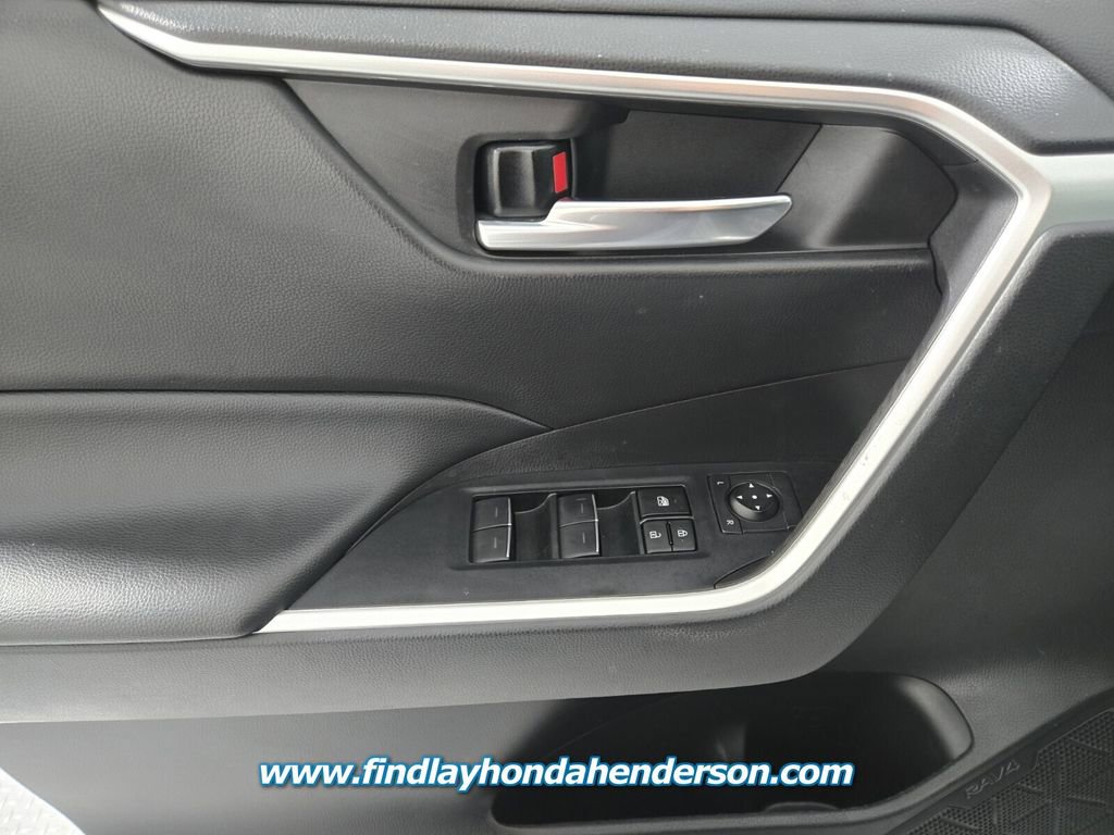 Used 2023 Toyota RAV4 XLE Premium image 16