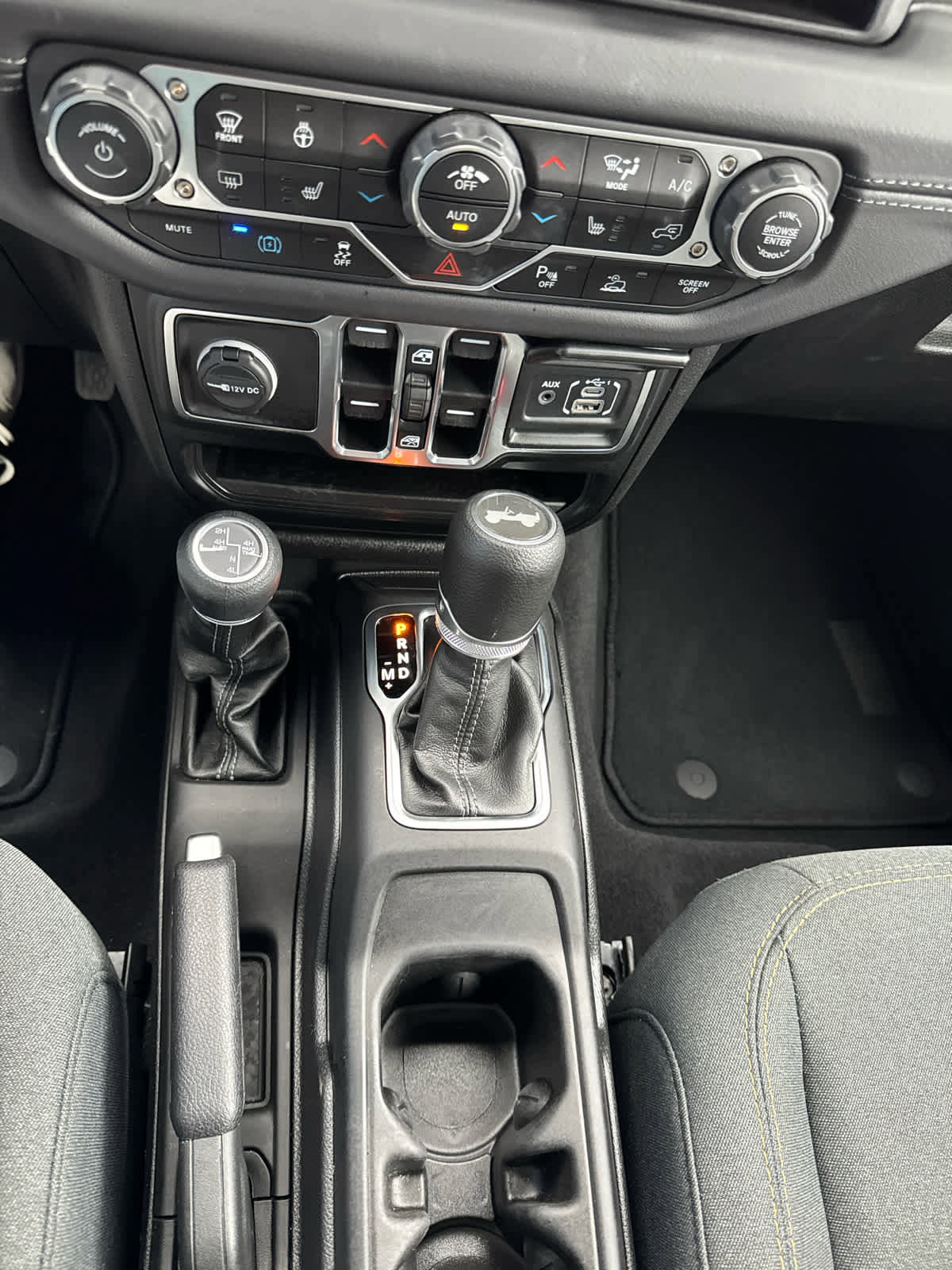 Used 2025 Jeep Wrangler Sahara w/ Safety Group image 23