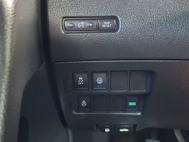 Used 2018 Nissan Rogue Sport SL w/ SL Premium Package FWD image 36