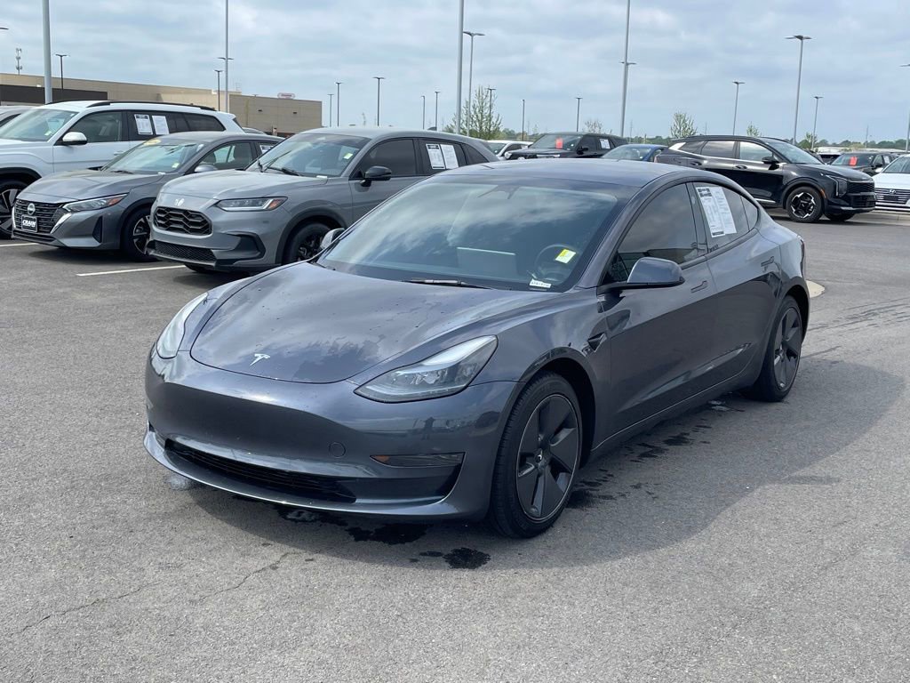 Used 2023 Tesla Model 3 Standard Range image 3