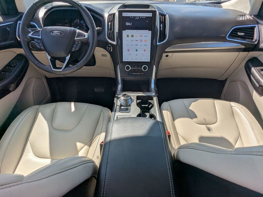 Used 2022 Ford Edge Titanium image 16