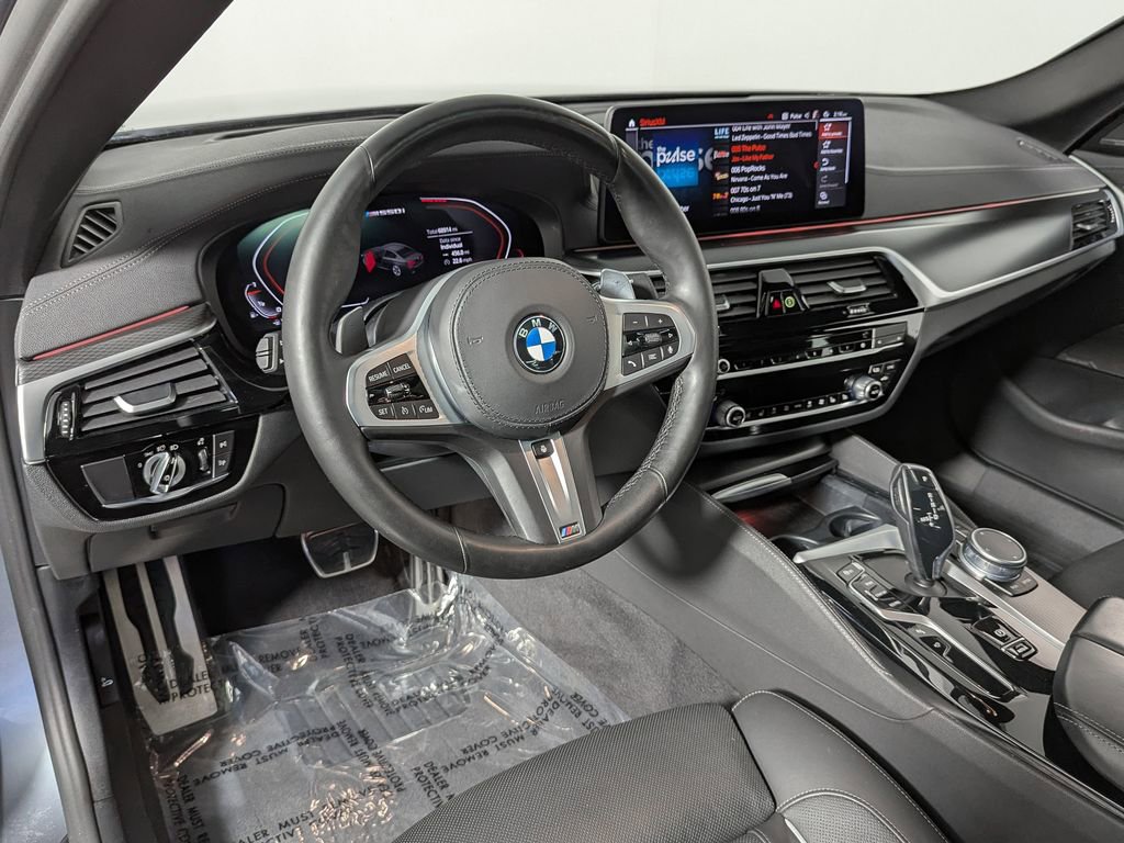 Used 2021 BMW M550i xDrive image 16