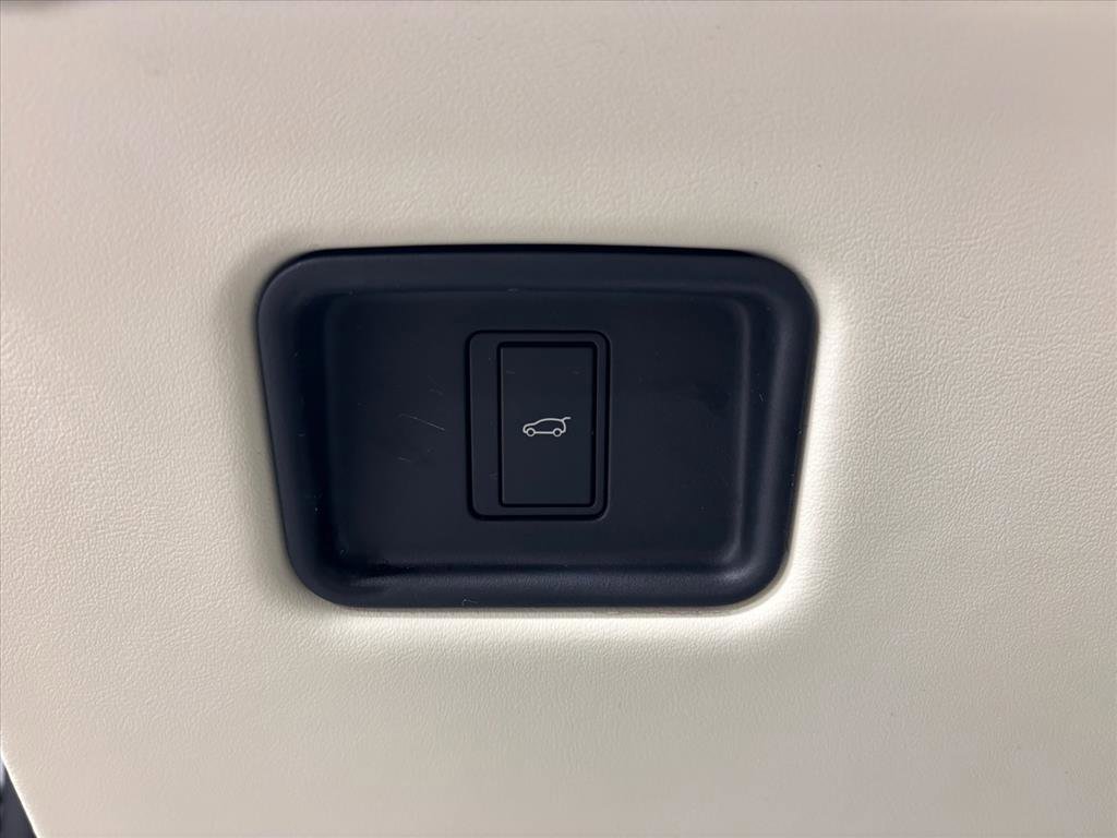 Used 2025 Land Rover Range Rover Long Wheelbase SE image 21