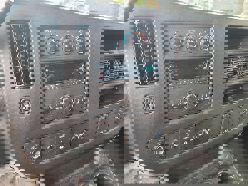 Used 2017 Chevrolet Express 2500 image 24