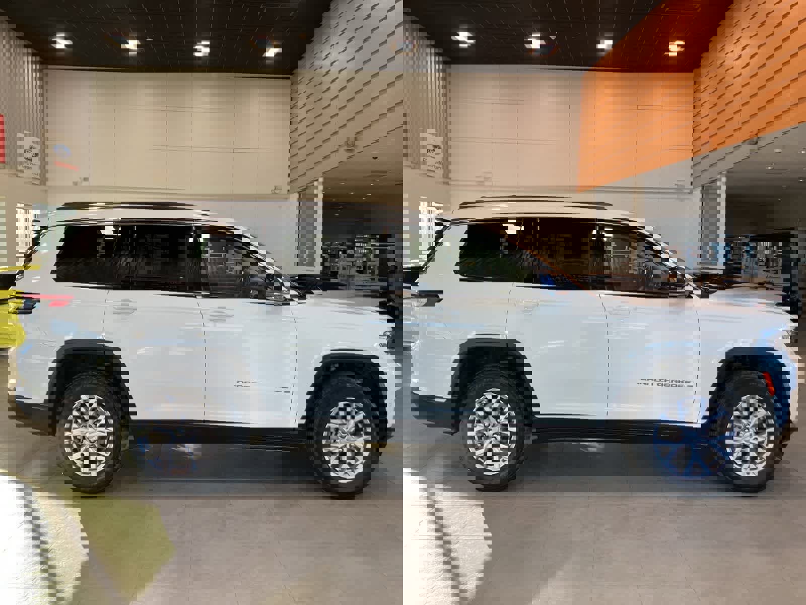 Used 2022 Jeep Grand Cherokee L Limited w/ Luxury Tech Group II image 4