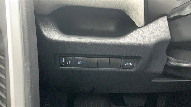 Used 2022 Toyota RAV4 XLE image 32