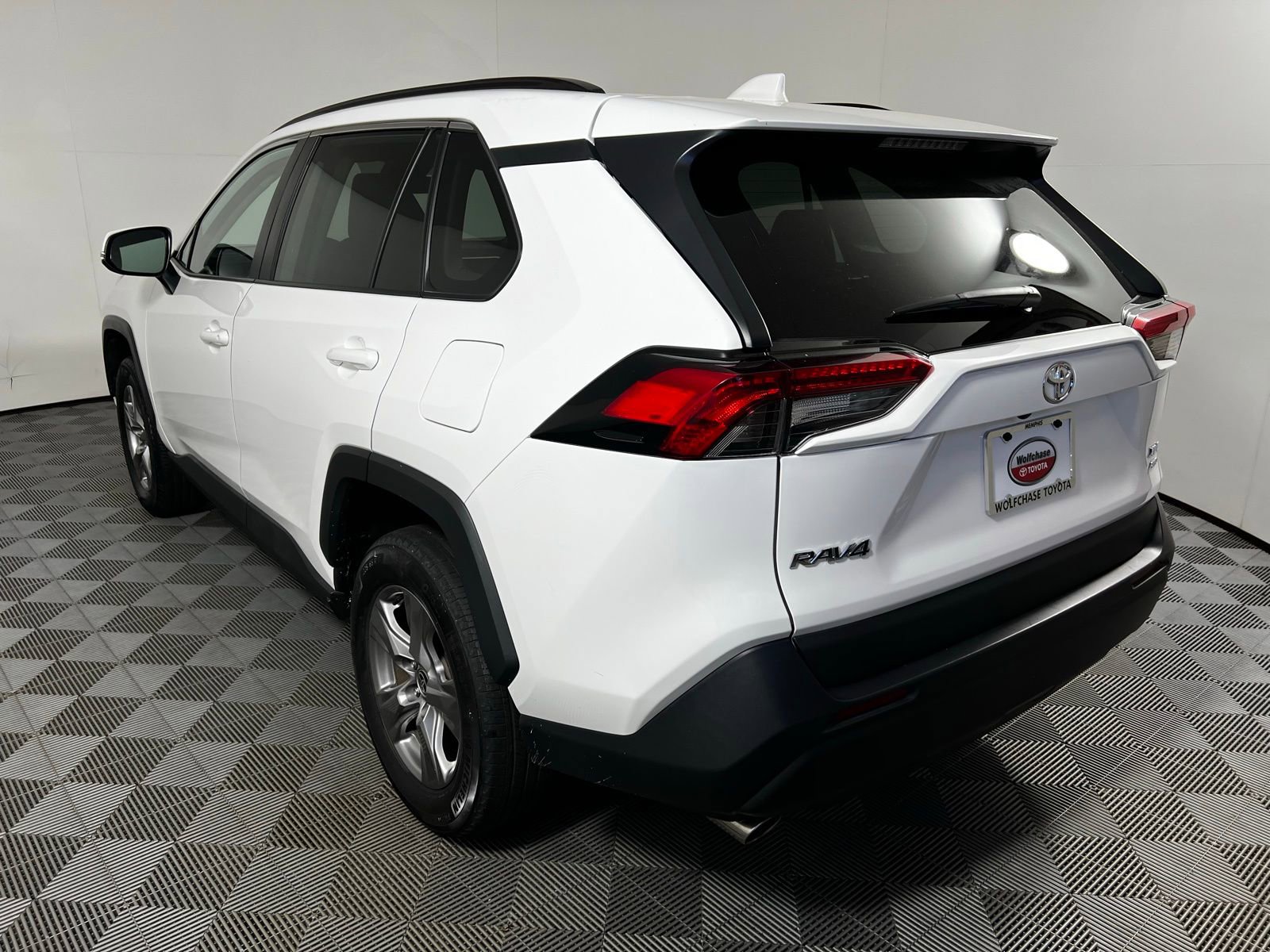 Used 2024 Toyota RAV4 XLE AWD/4WD image 7