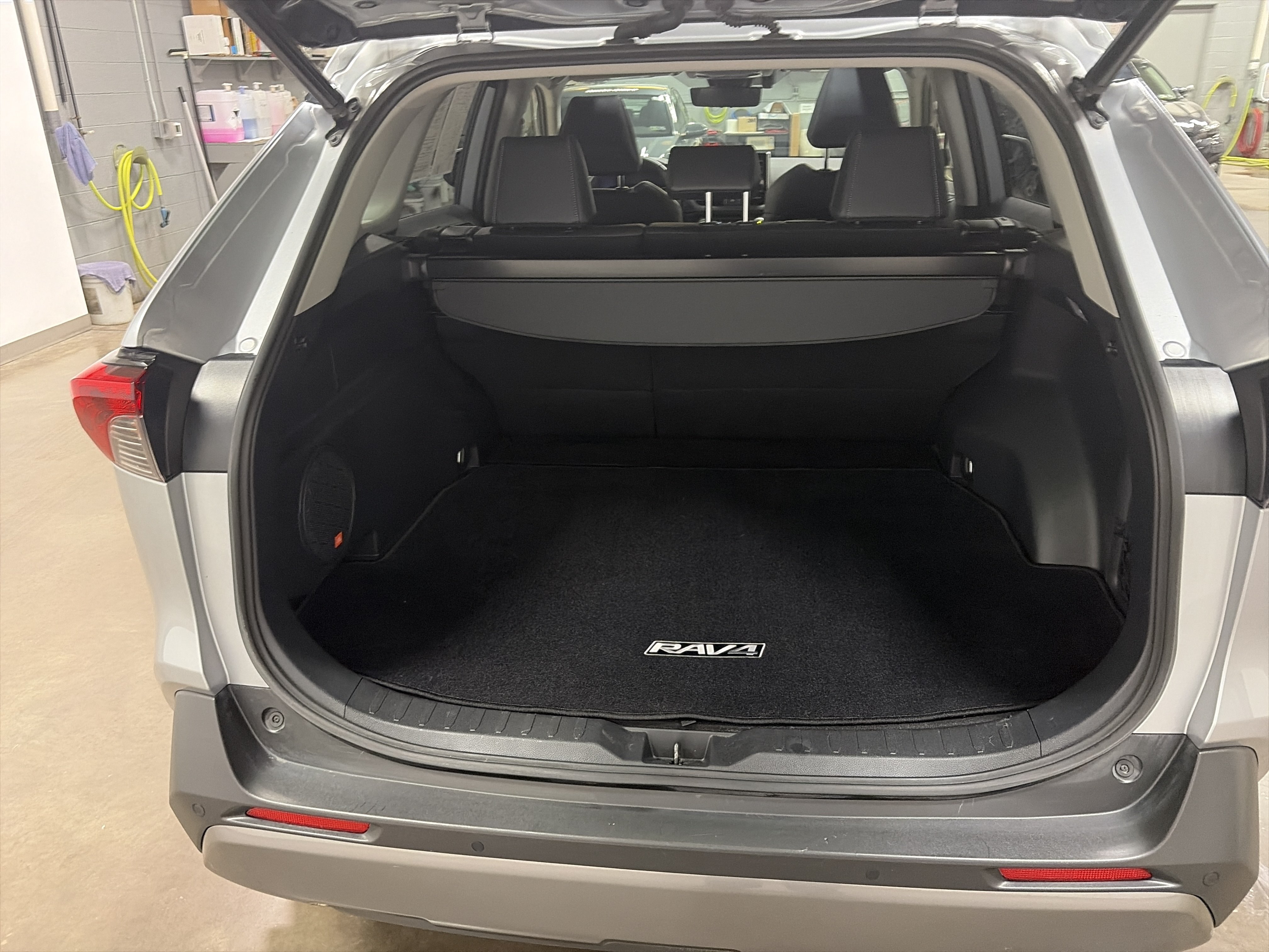 Used 2020 Toyota RAV4 Limited w/ Carpet Mat Package AWD/4WD image 29