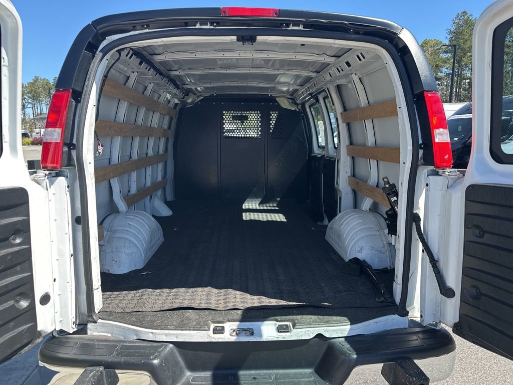 Used 2023 GMC Savana 2500 w/ Driver Convenience Package image 7