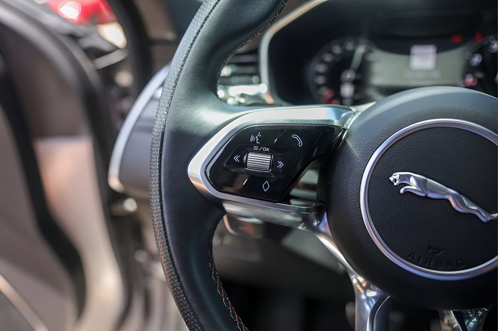 Used 2023 Jaguar F-PACE SVR AWD/4WD image 14
