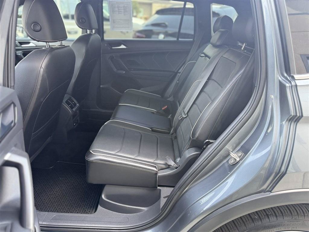Used 2022 Volkswagen Tiguan SEL R-Line AWD/4WD image 27