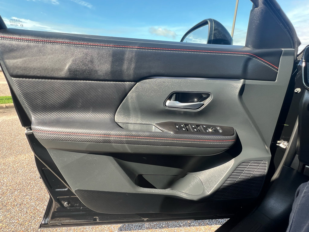 Used 2025 Nissan Kicks SR FWD image 17