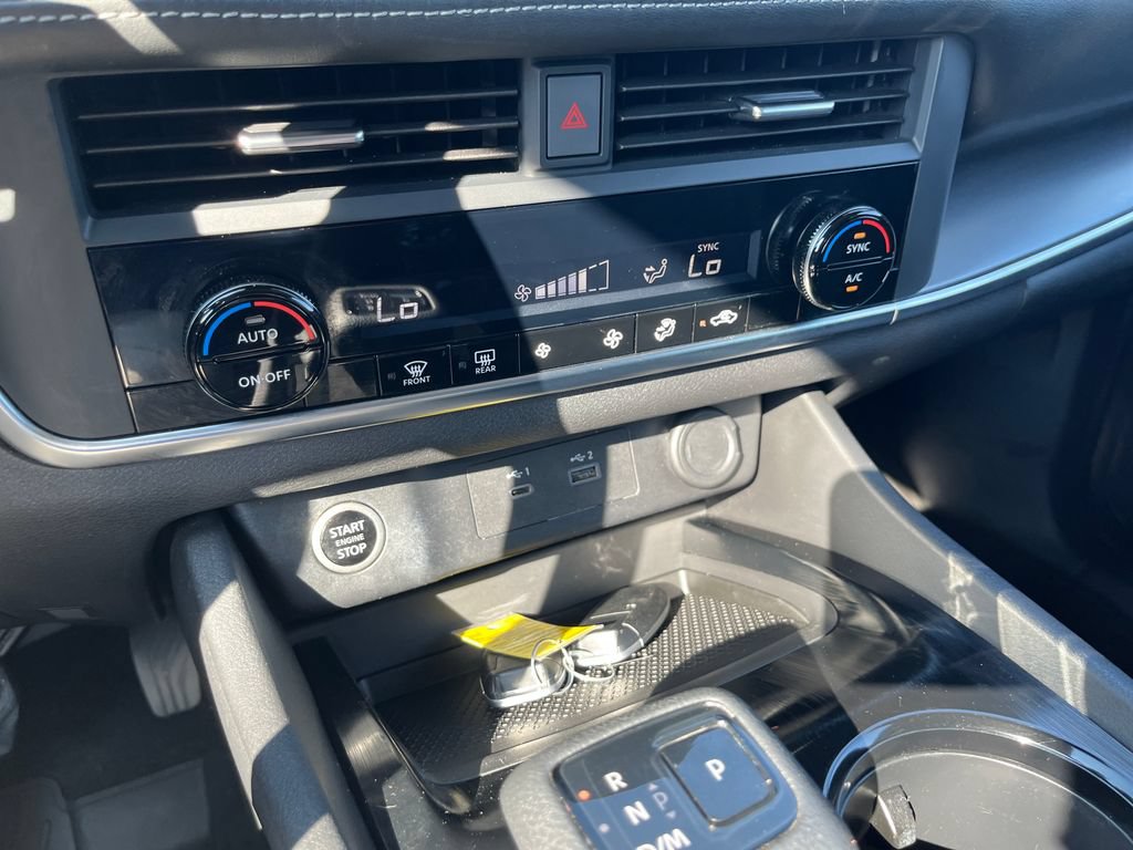 Used 2023 Nissan Rogue SV AWD/4WD image 19