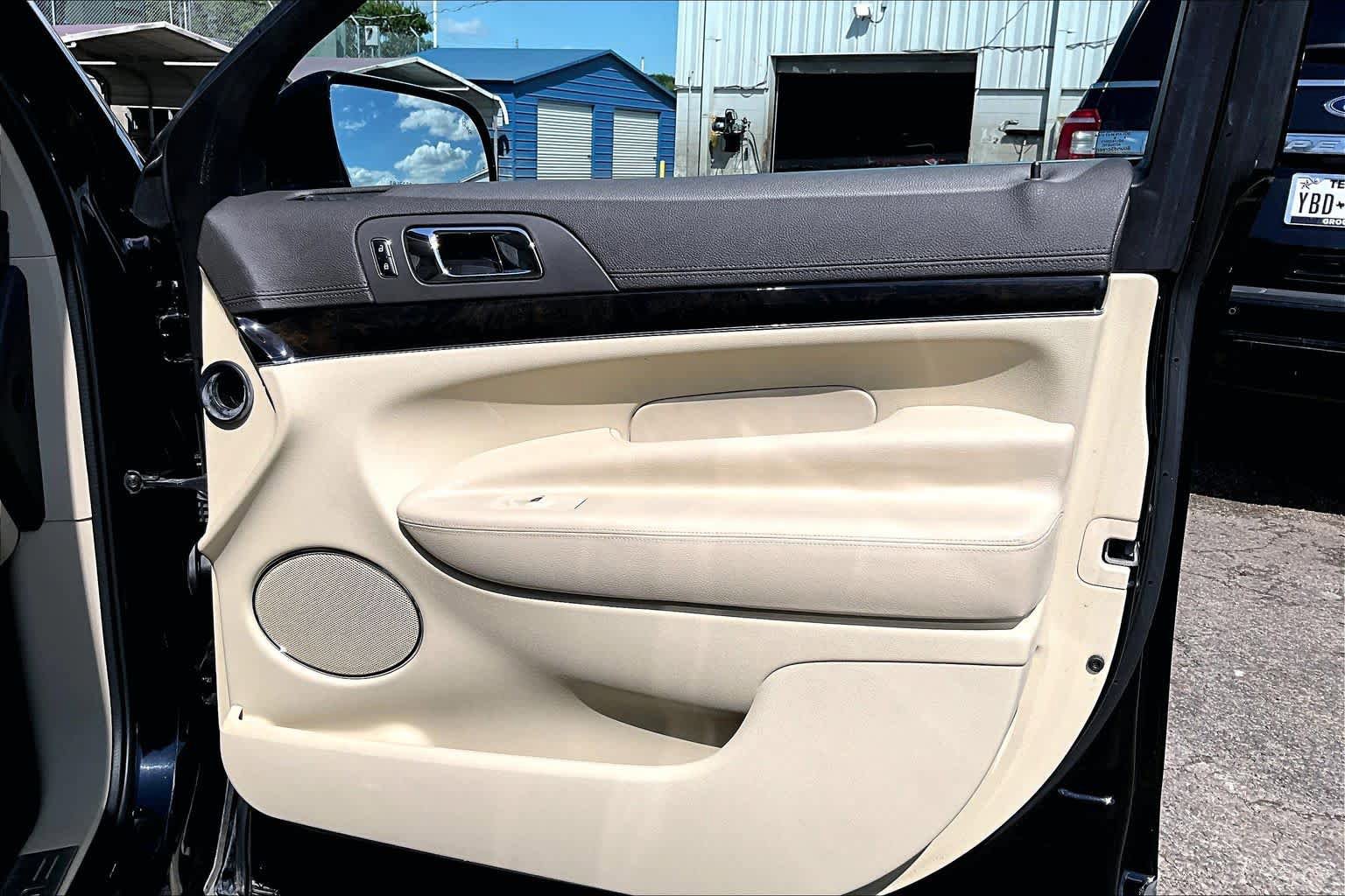 Used 2018 Lincoln MKT AWD image 25