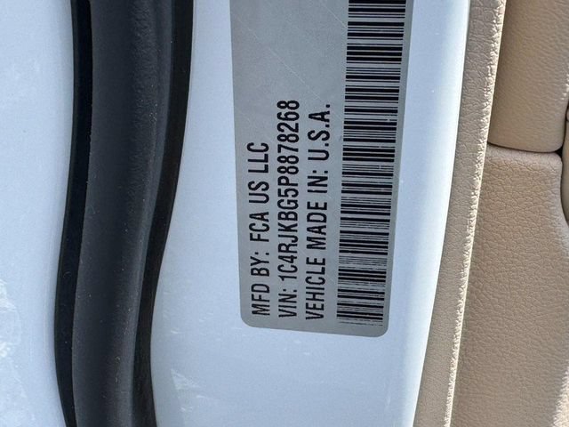 Used 2023 Jeep Grand Cherokee L Limited AWD/4WD image 32