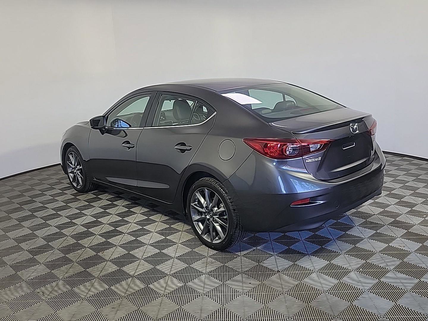 Used 2018 MAZDA MAZDA3 Touring FWD image 9