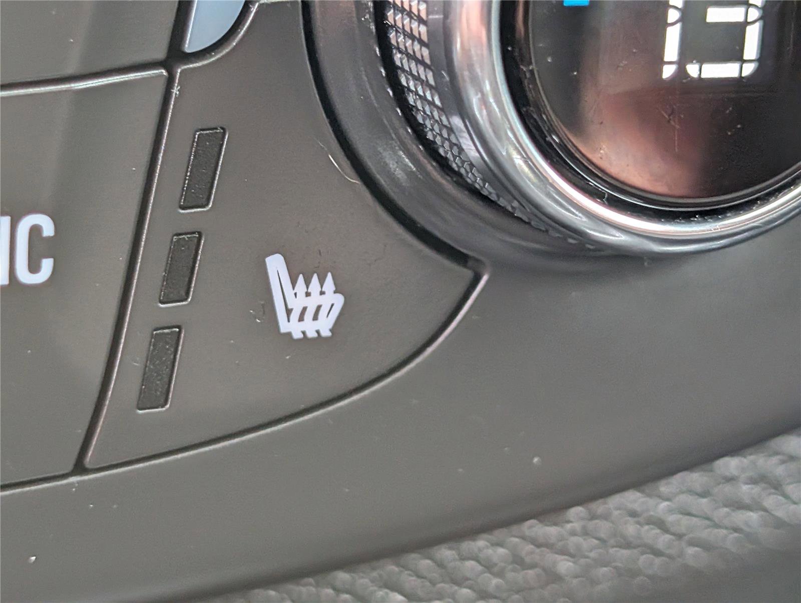 Used 2023 Chevrolet Traverse RS image 27