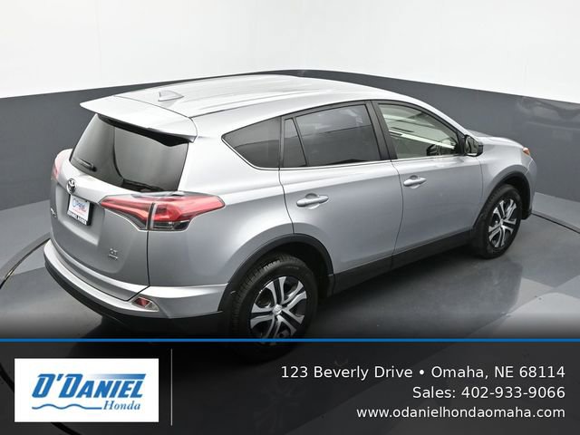 Used 2018 Toyota RAV4 LE w/ All Weather Liner Package AWD/4WD image 18