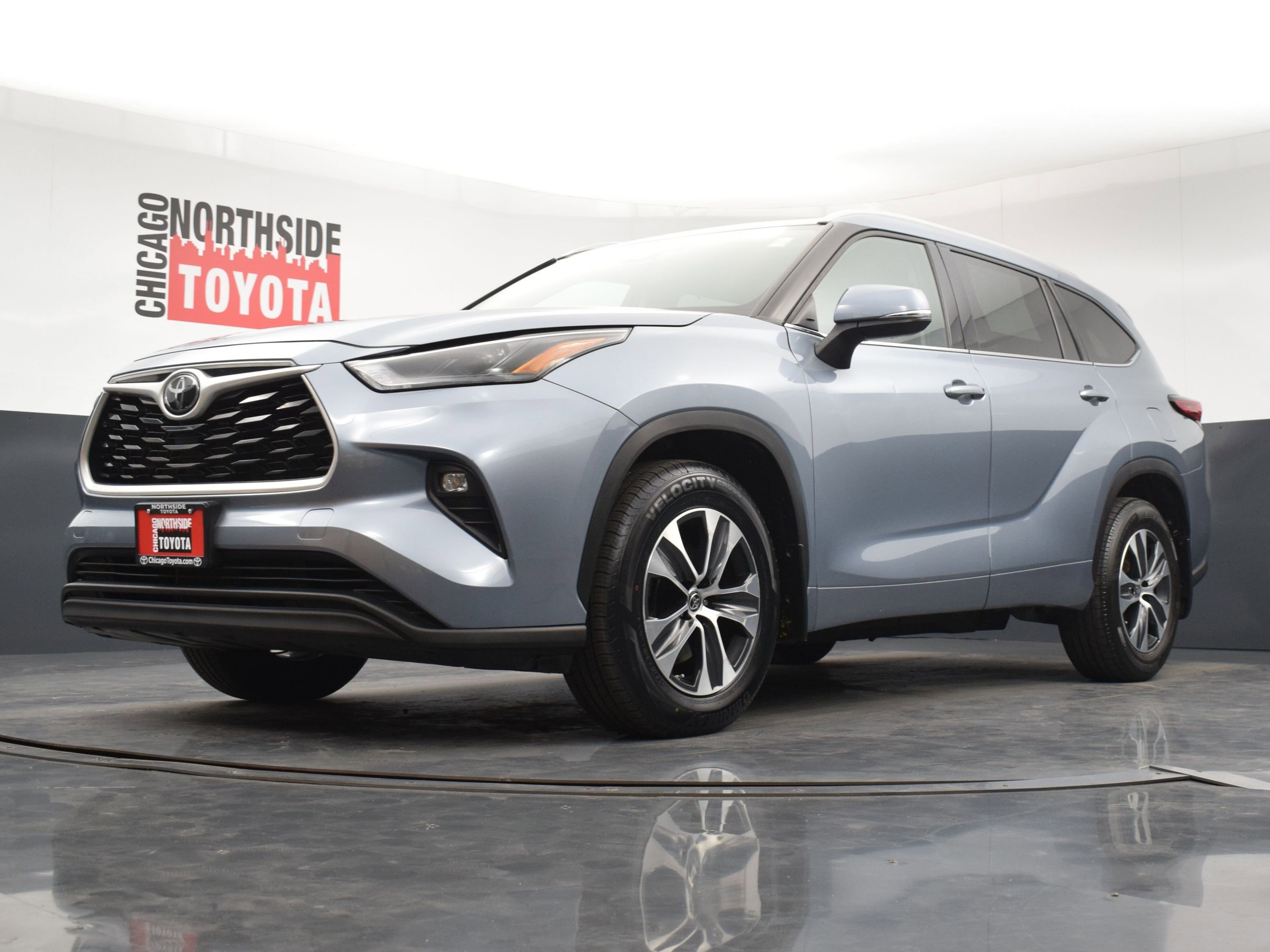 Used 2022 Toyota Highlander XLE AWD/4WD image 35