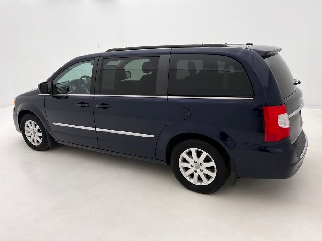 Used 2015 Chrysler Town & Country Touring image 10