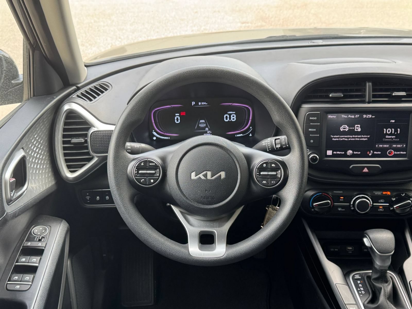 Used 2025 Kia Soul LX w/ LX Technology Package FWD image 25