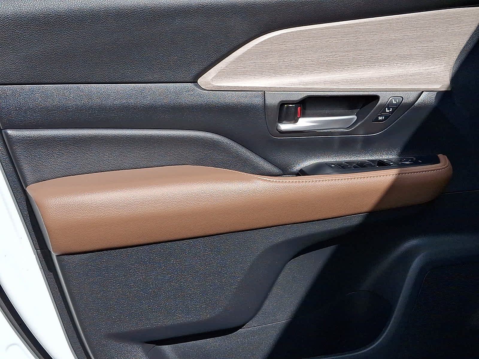 Certified 2024 Toyota Grand Highlander AWD image 16
