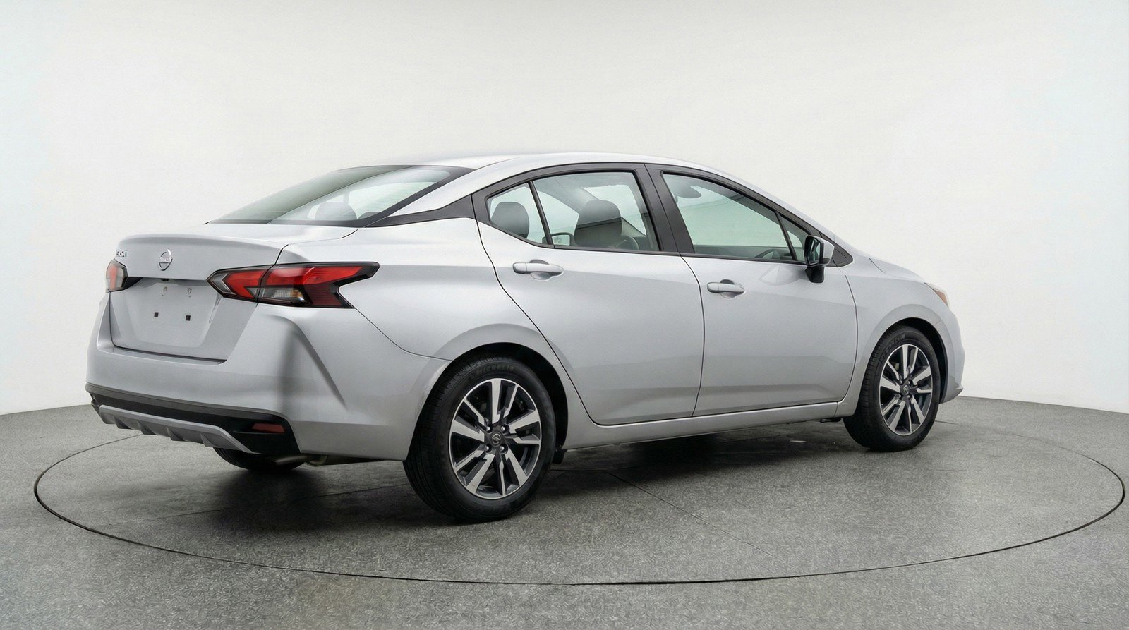 Used 2025 Nissan Versa SV image 9