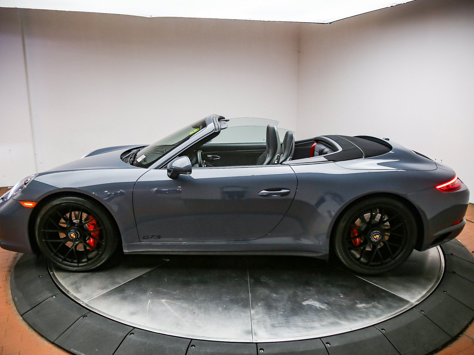 Certified 2018 Porsche 911 Carrera GTS RWD image 2