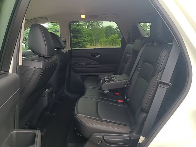 Used 2024 Nissan Pathfinder SL AWD/4WD image 23