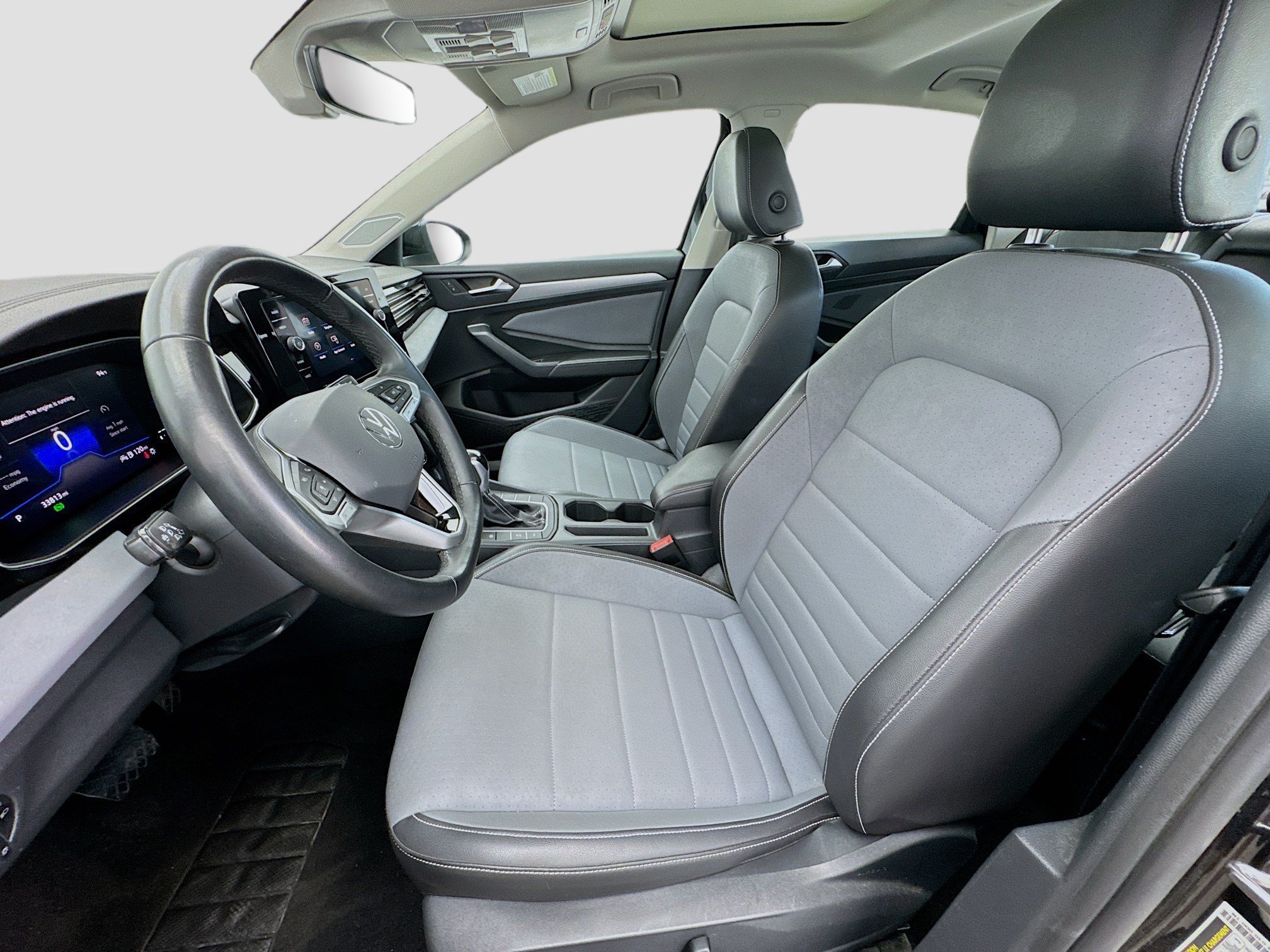 Used 2025 Volkswagen Jetta SE FWD image 13