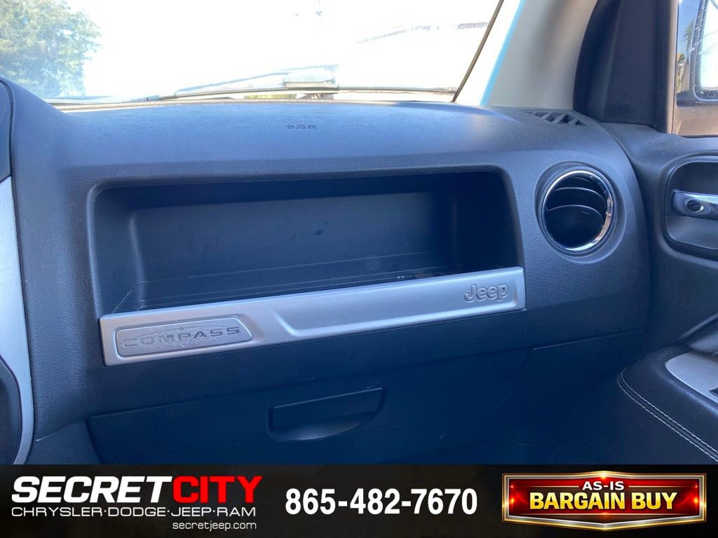 Used 2015 Jeep Compass Latitude w/ Sun/Sound Group AWD/4WD image 14