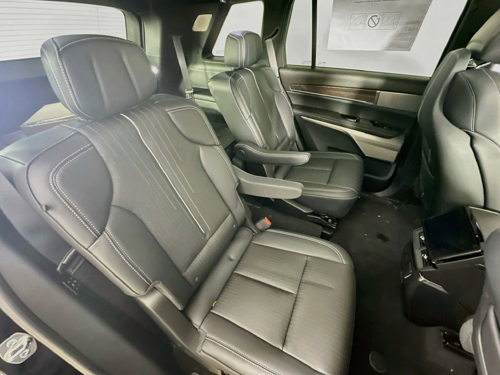 New 2027 Cadillac Vistiq Sport w/ LPO, Floor Liner Package AWD/4WD image 34
