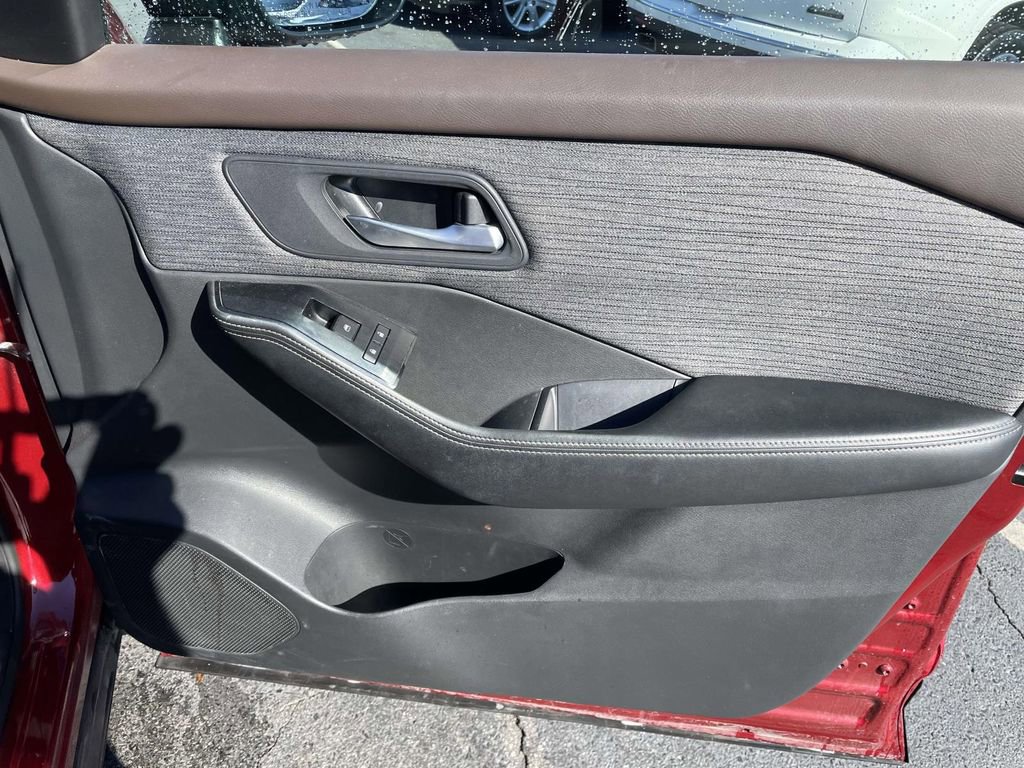 Used 2022 Nissan Rogue SV image 36