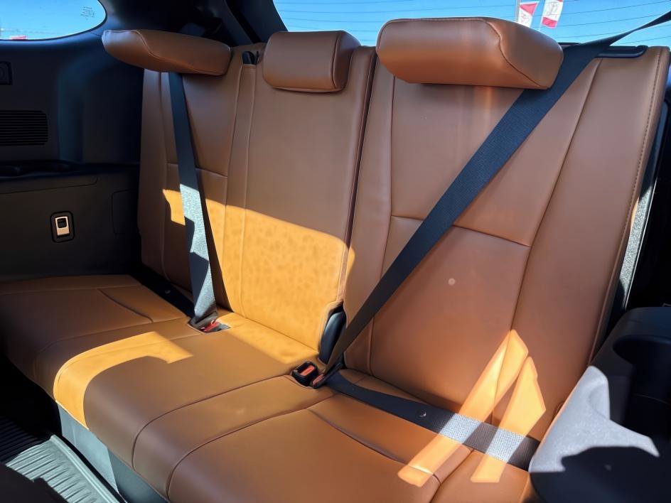 New 2026 Toyota Highlander Platinum image 10