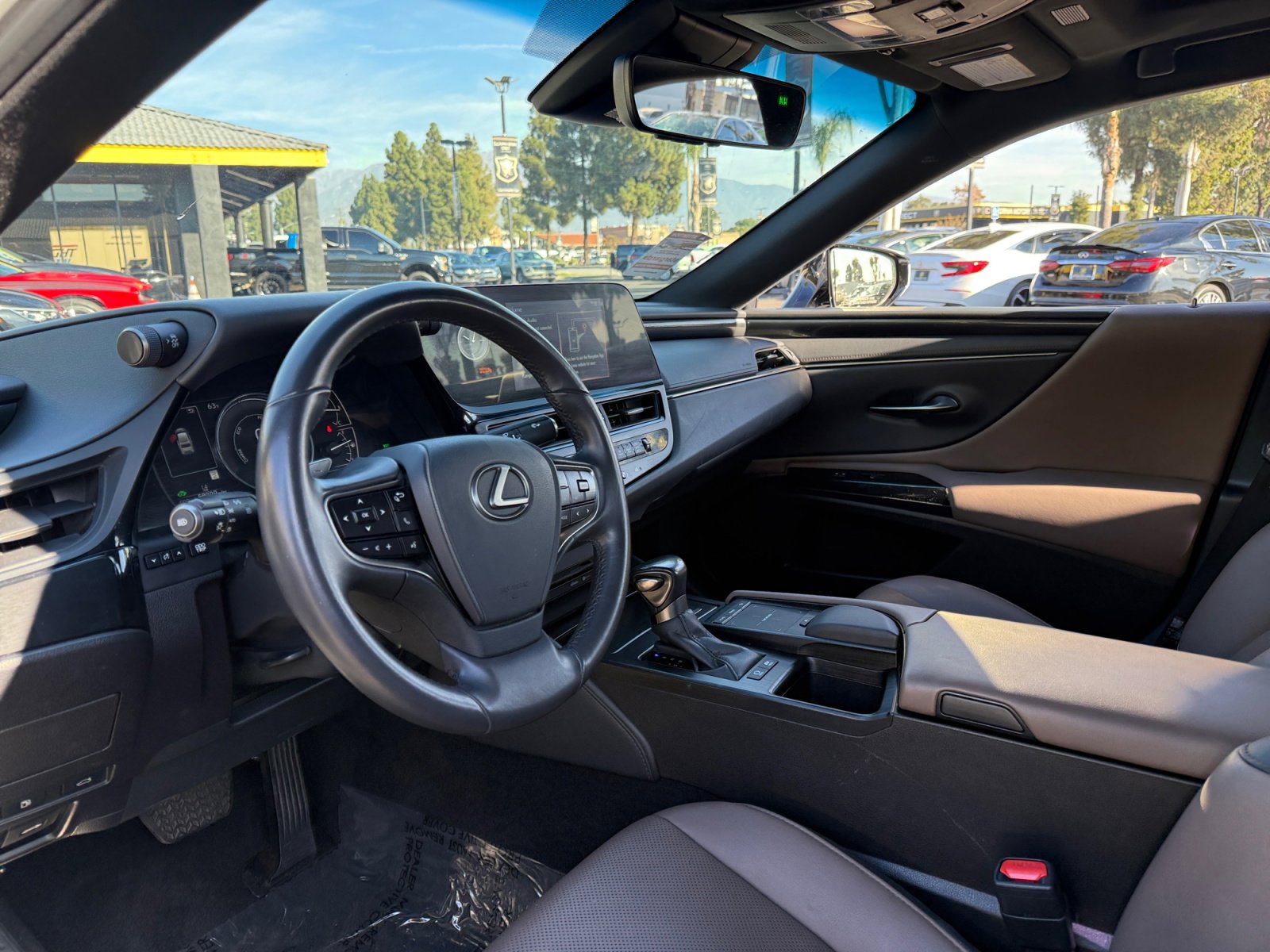 Used 2022 Lexus ES 300h w/ Accessory Package image 15