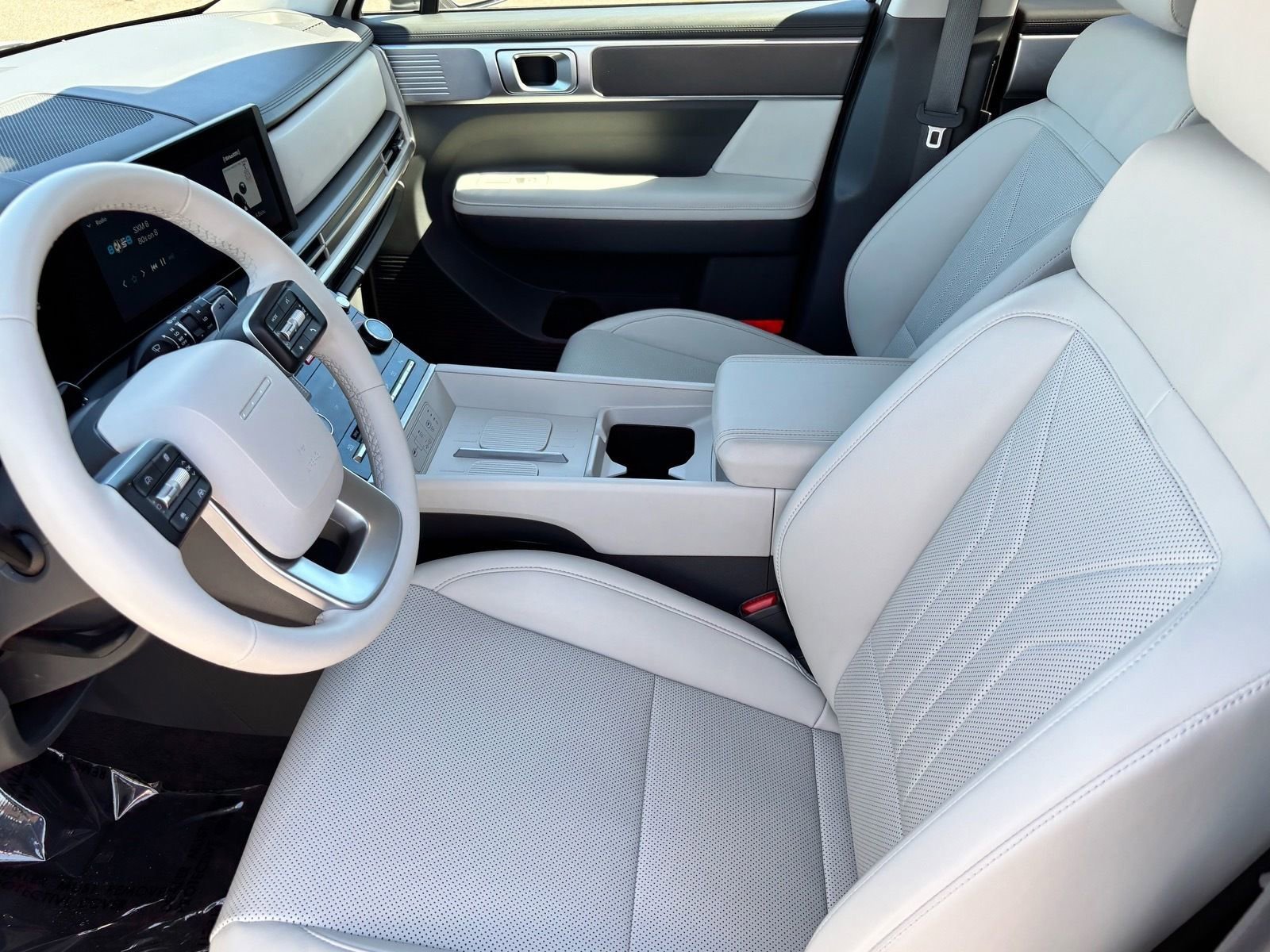Used 2025 Hyundai Santa Fe SEL image 17