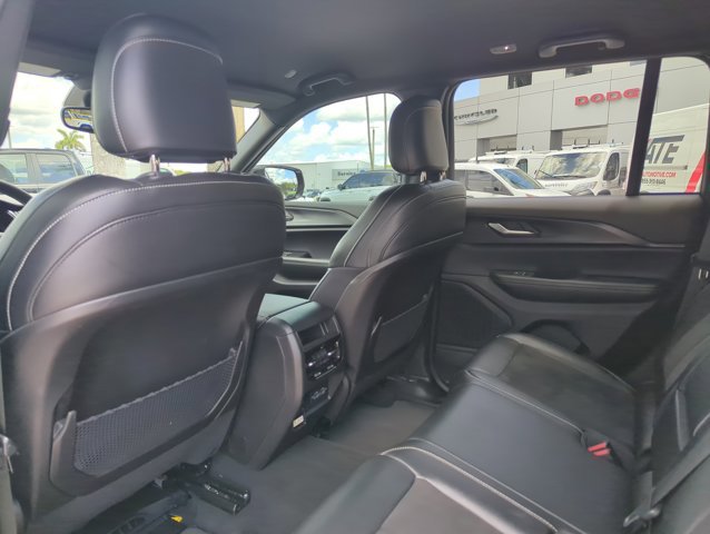 Used 2024 Jeep Grand Cherokee Altitude RWD image 17