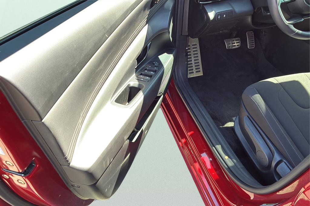 Certified 2025 Hyundai Elantra Sport image 10