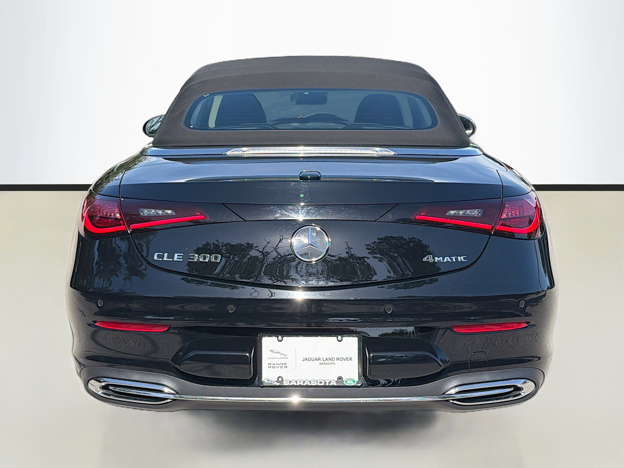 Used 2025 Mercedes-Benz CLE 300 4MATIC Cabriolet image 4