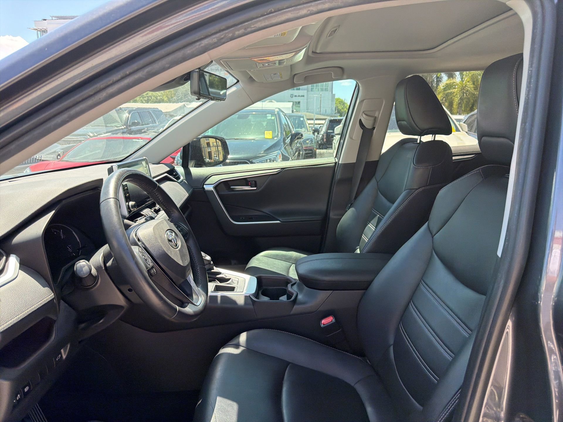 Used 2019 Toyota RAV4 Limited FWD image 19