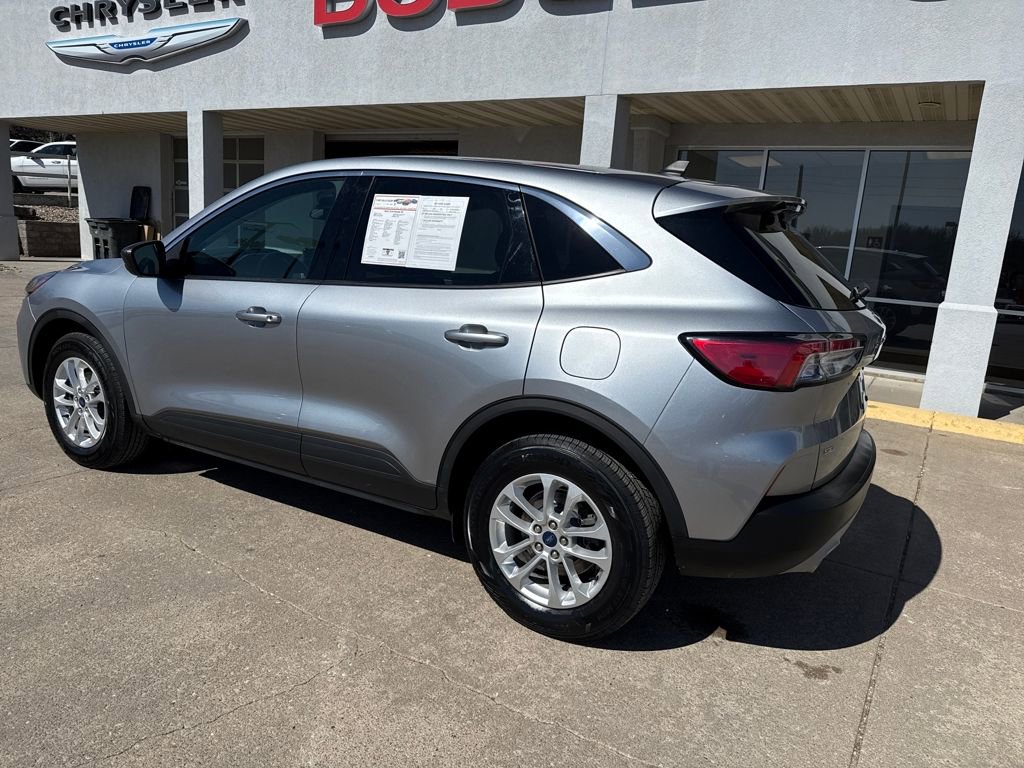 Used 2022 Ford Escape SE w/ Cold Weather Package AWD/4WD image 3