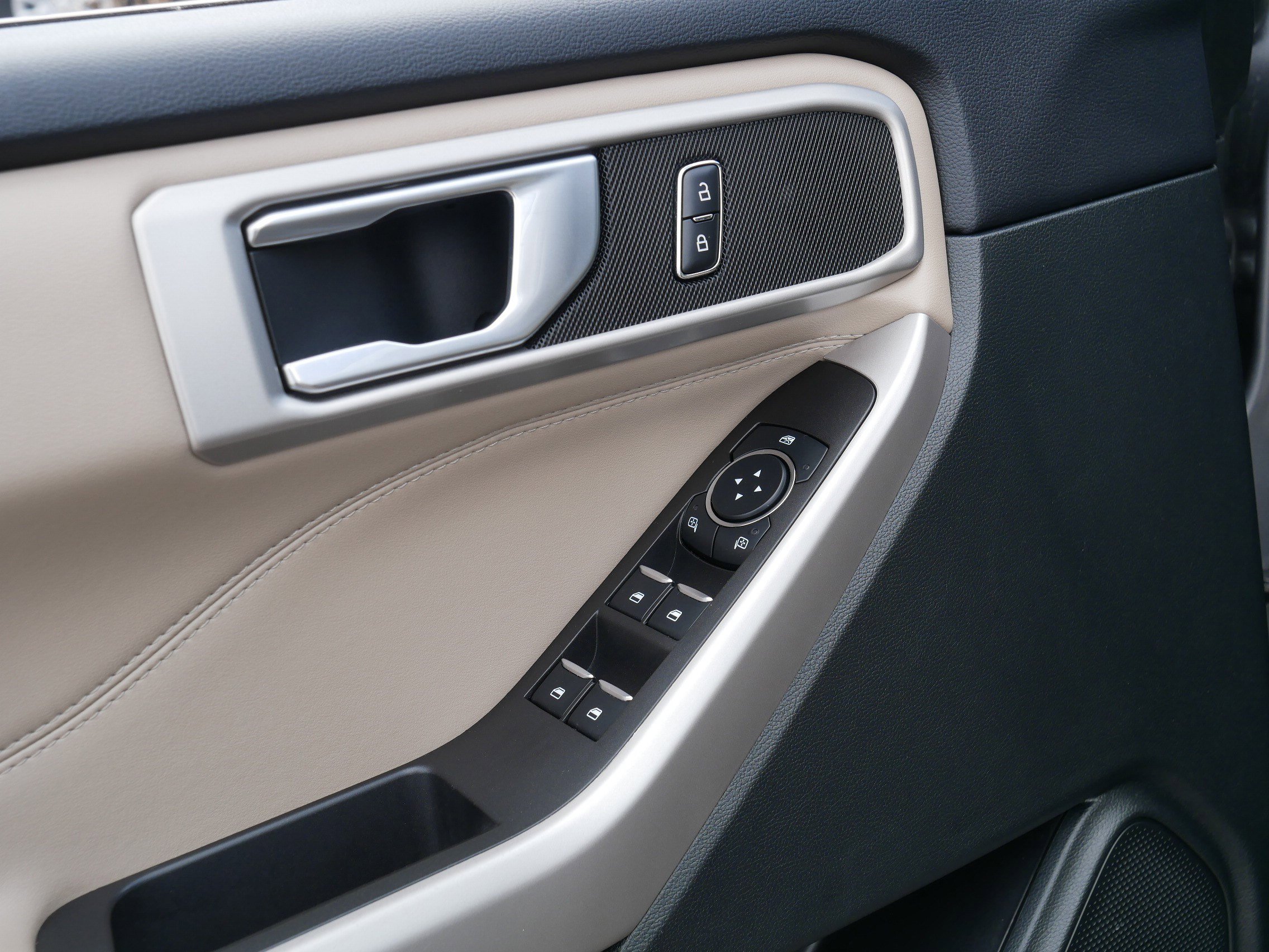 Used 2023 Ford Explorer XLT w/ Equipment Group 202A image 19