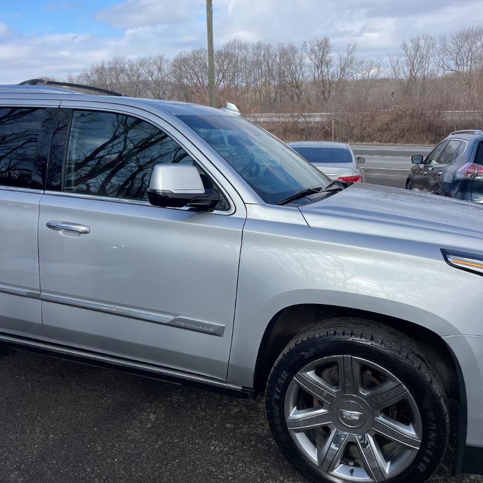 Used 2019 Cadillac Escalade Premium Luxury image 4