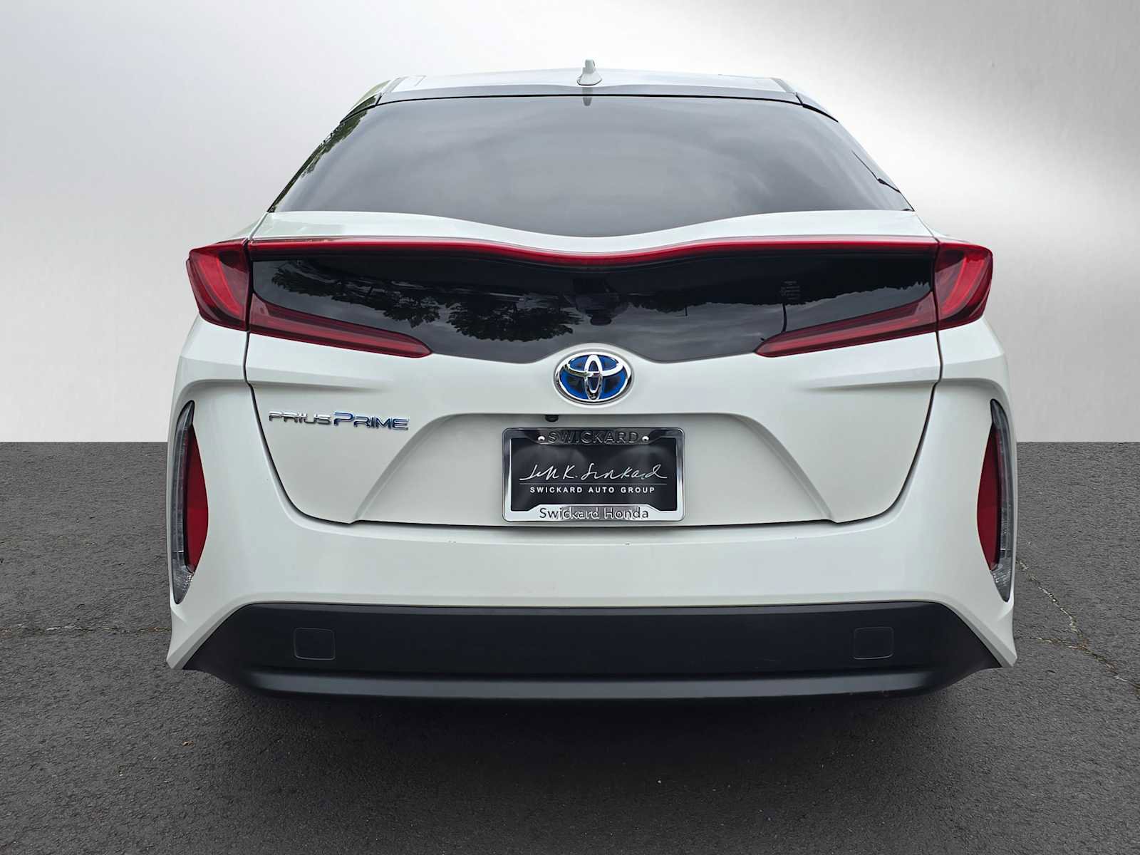 Used 2019 Toyota Prius Prime Premium FWD image 4
