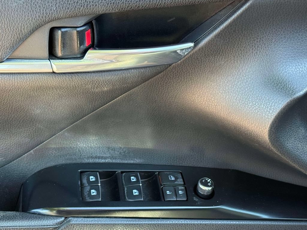 Used 2020 Toyota Camry XLE FWD image 14