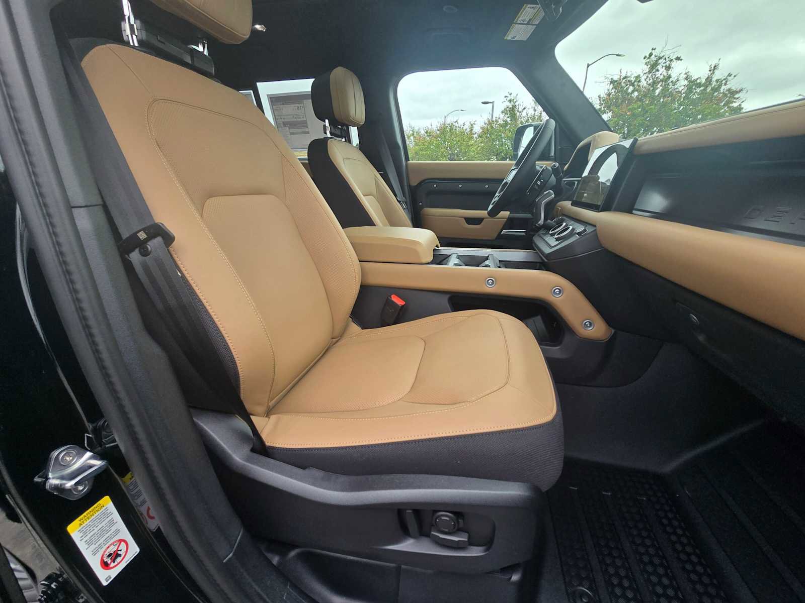 New 2025 Land Rover Defender 110 V8 image 12