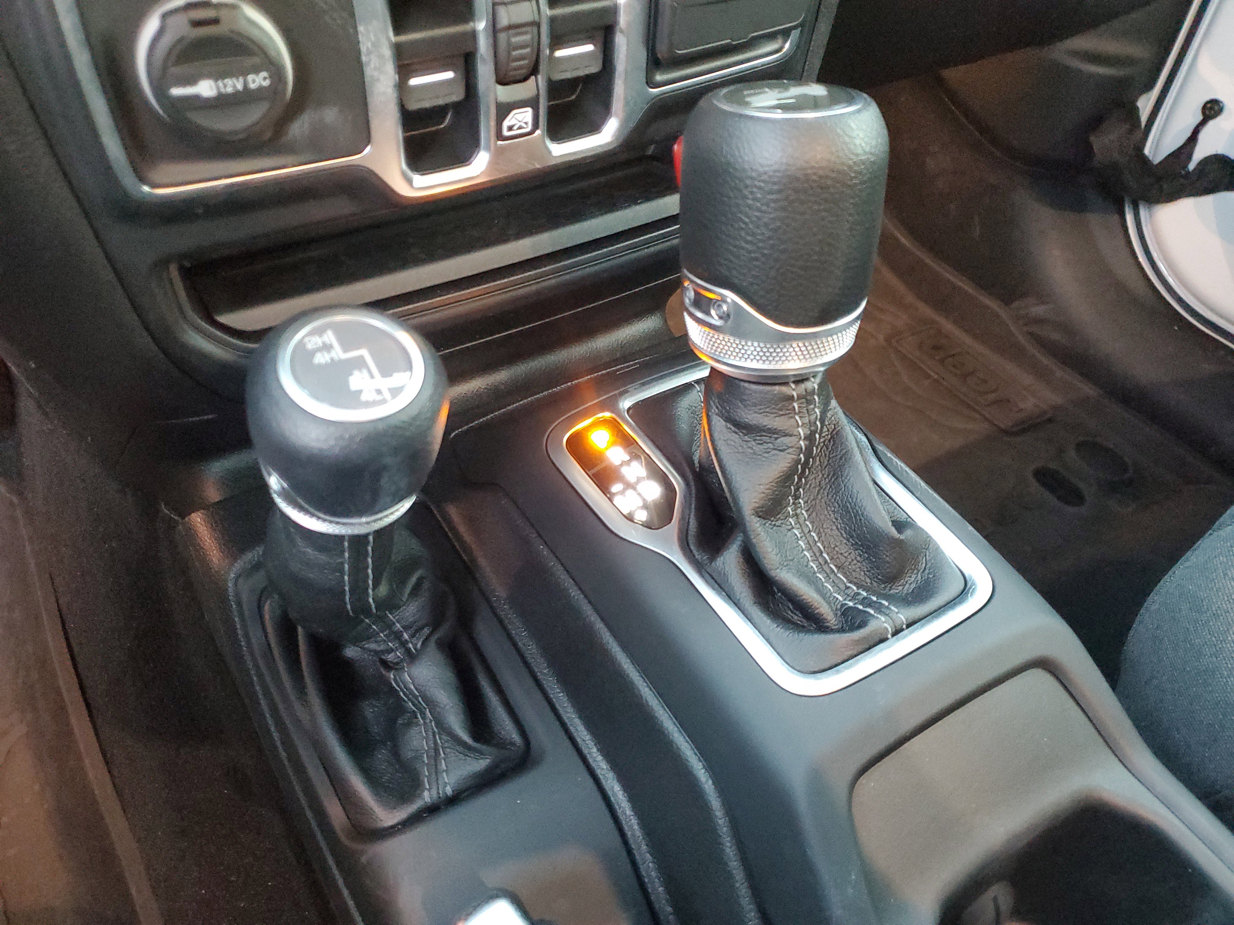 Used 2024 Jeep Wrangler Sahara image 23